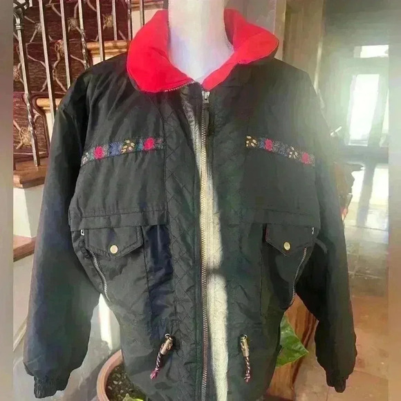 Edelweiss Vintage winter coat. Mid-weight. Large. Black and Red. Floral trim. - Picture 4 of 15